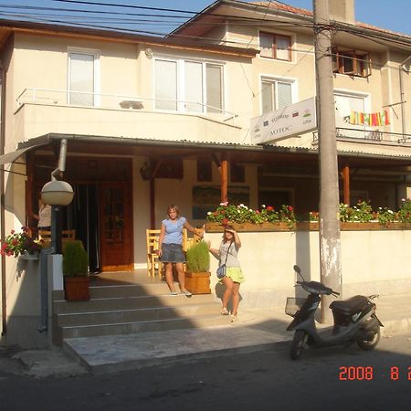 Guest Rooms Grudovi Obzor Exterior photo