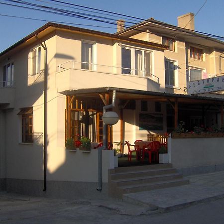 Guest Rooms Grudovi Obzor Exterior photo