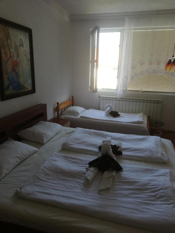 Guest Rooms Grudovi Obzor Exterior photo