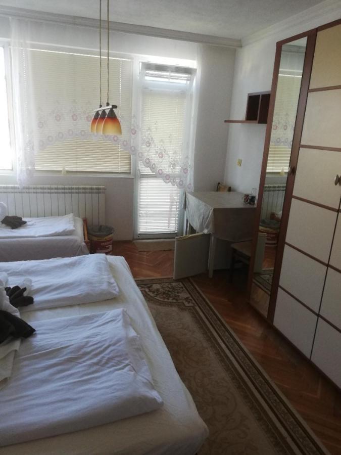 Guest Rooms Grudovi Obzor Exterior photo