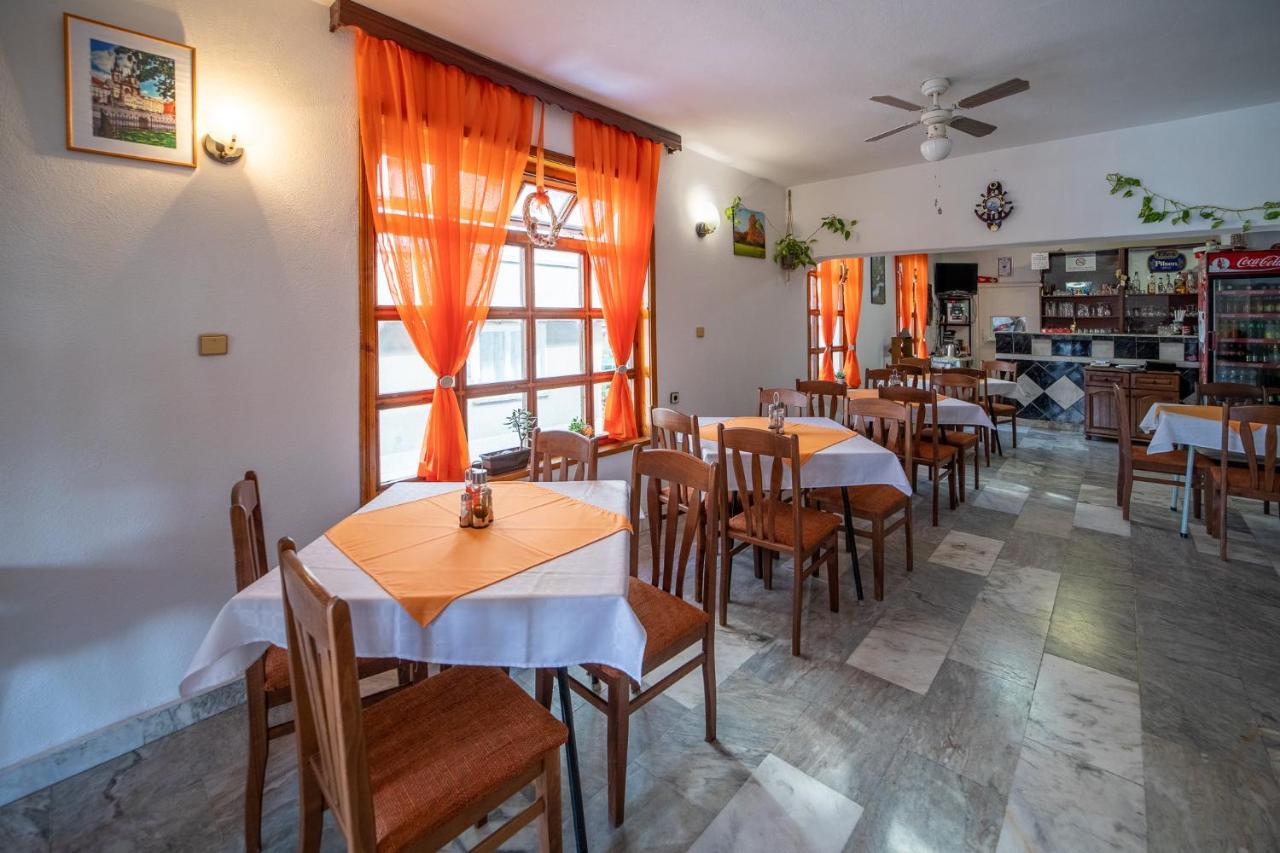 Guest Rooms Grudovi Obzor Exterior photo