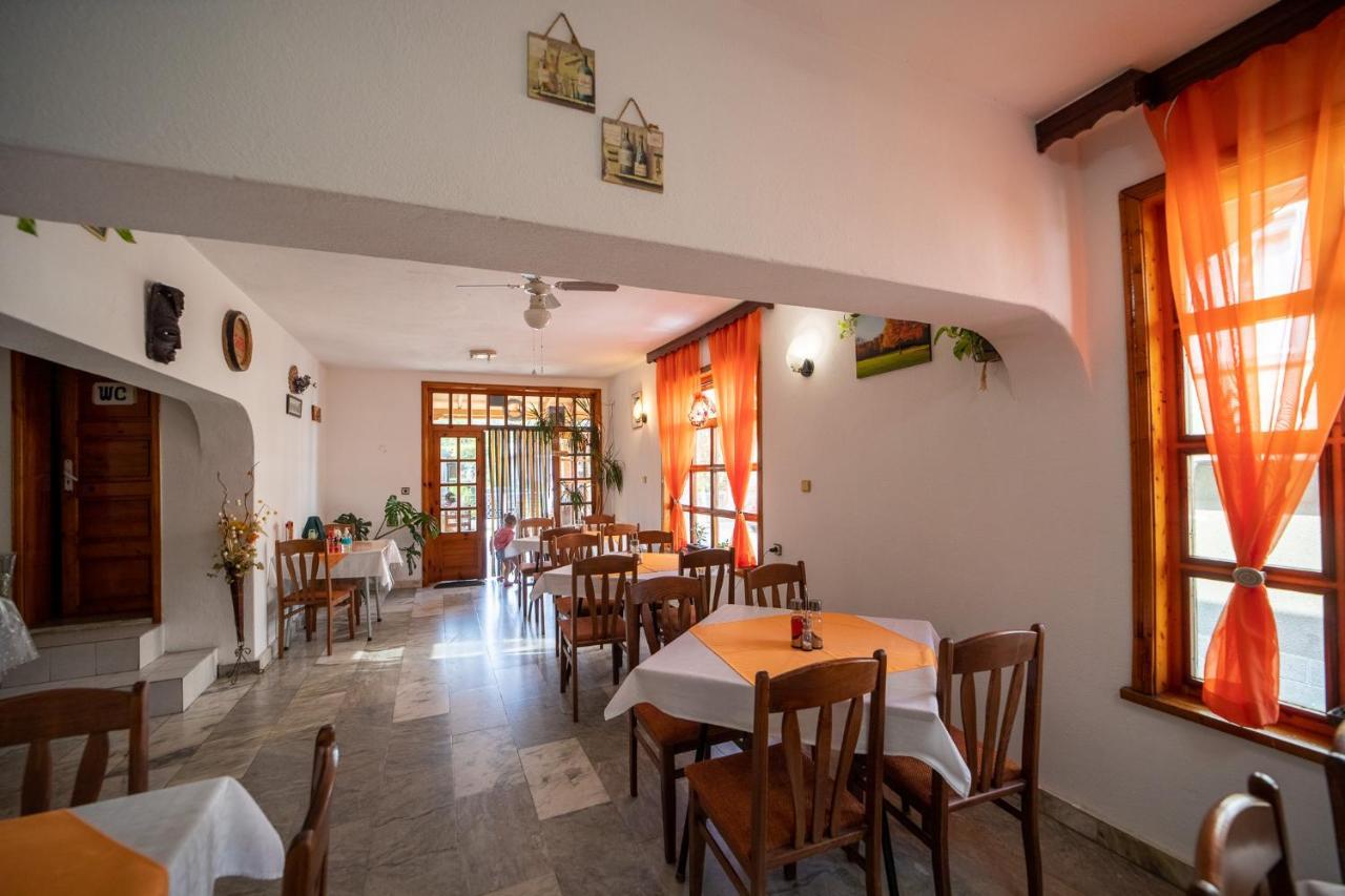Guest Rooms Grudovi Obzor Exterior photo