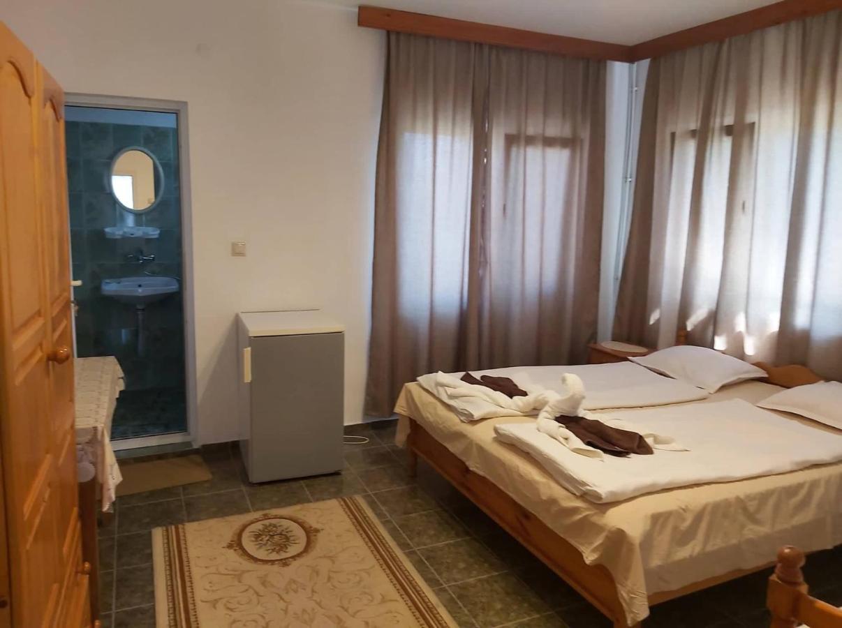 Guest Rooms Grudovi Obzor Exterior photo