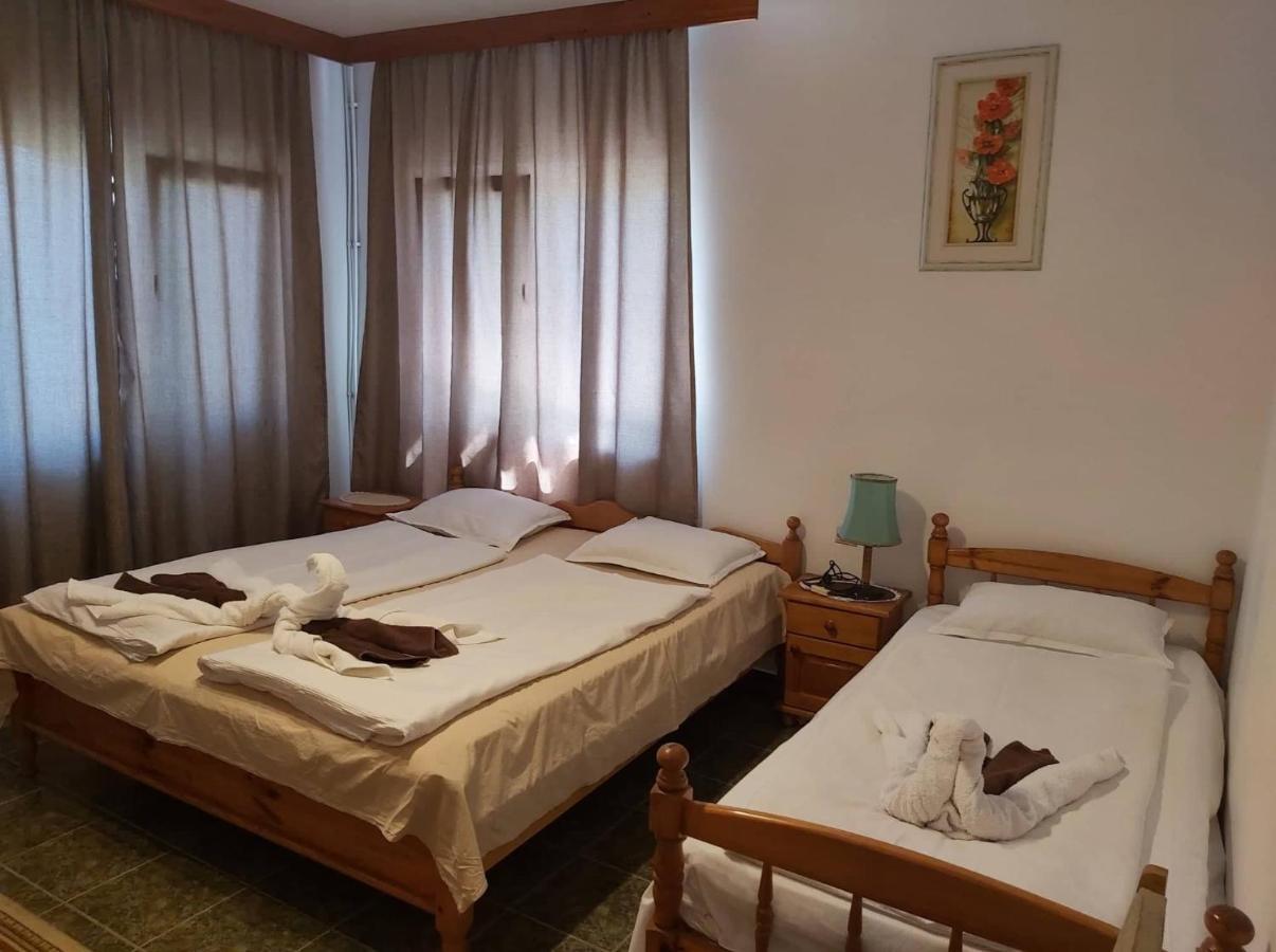 Guest Rooms Grudovi Obzor Exterior photo
