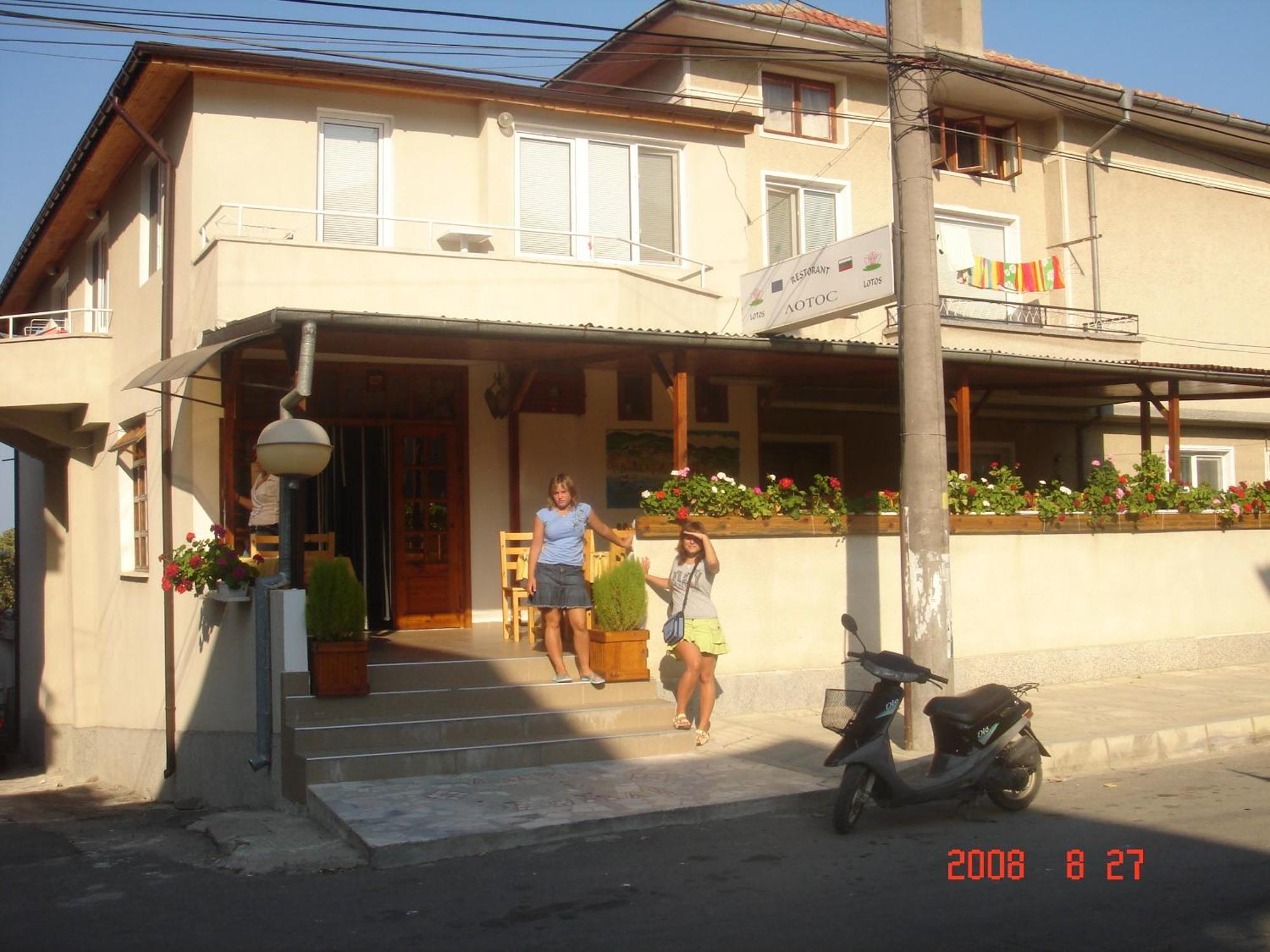Guest Rooms Grudovi Obzor Exterior photo