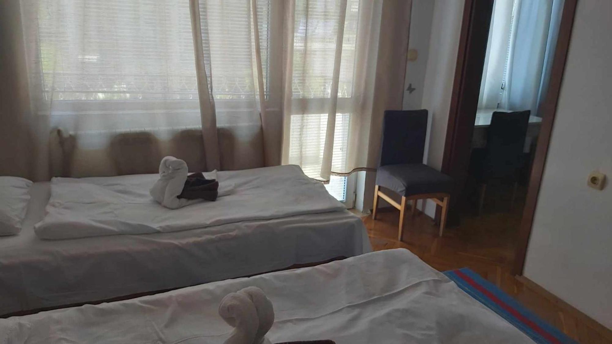 Guest Rooms Grudovi Obzor Exterior photo
