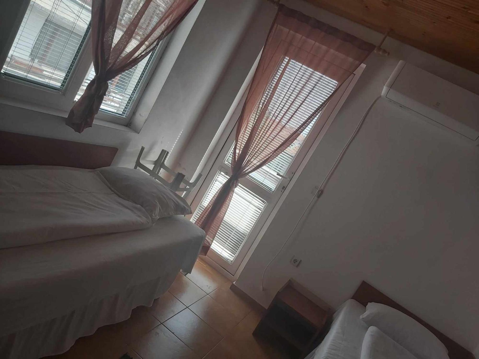 Guest Rooms Grudovi Obzor Exterior photo