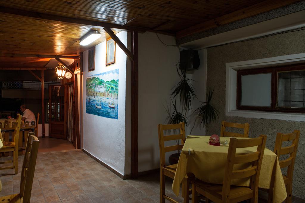 Guest Rooms Grudovi Obzor Exterior photo
