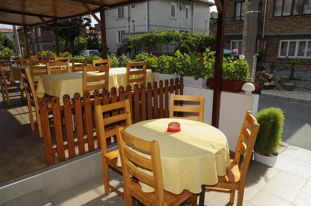 Guest Rooms Grudovi Obzor Exterior photo
