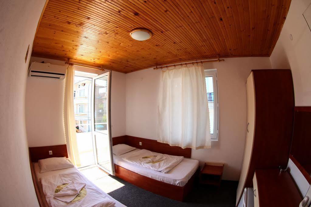 Guest Rooms Grudovi Obzor Exterior photo
