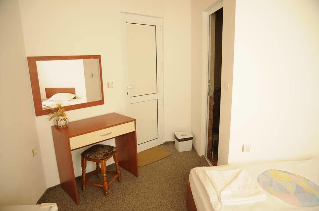 Guest Rooms Grudovi Obzor Exterior photo