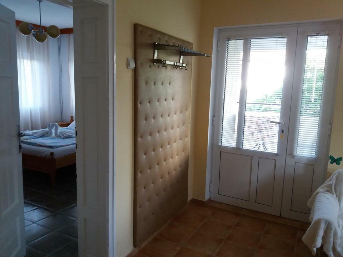 Guest Rooms Grudovi Obzor Exterior photo